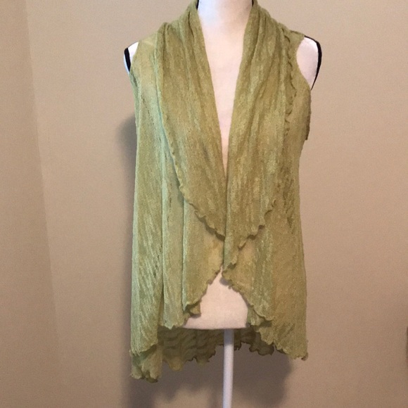 Beautiful green vest 🌹🌹 - Picture 1 of 5